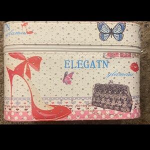 Makeup Case/Organizer (Jewelry/accessories storage with mirror included) 💕